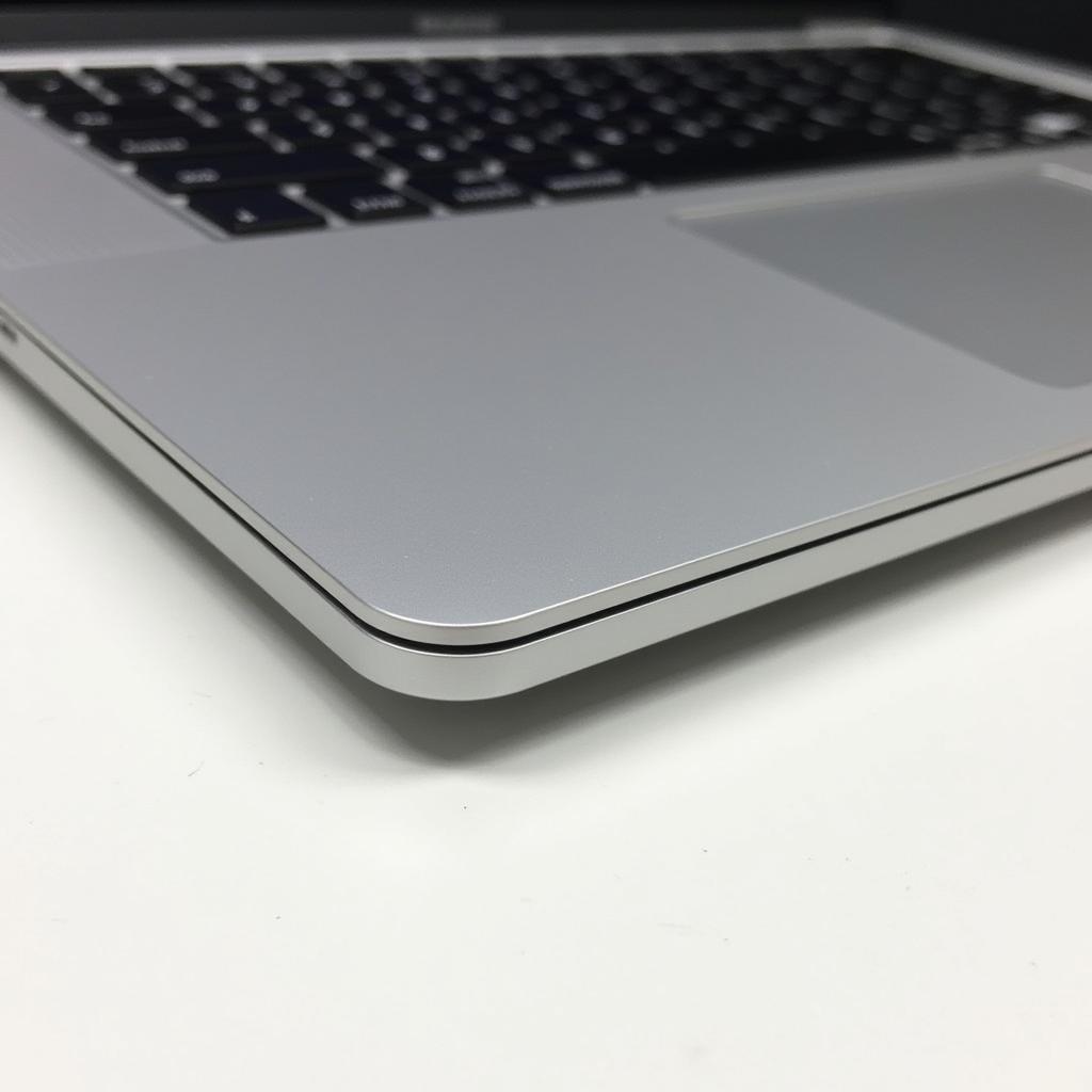 Thiết kế MacBook Pro Touch Bar 13